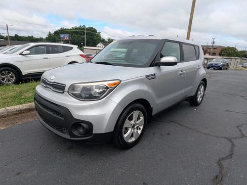Used 2018 Kia Soul FWD image 3
