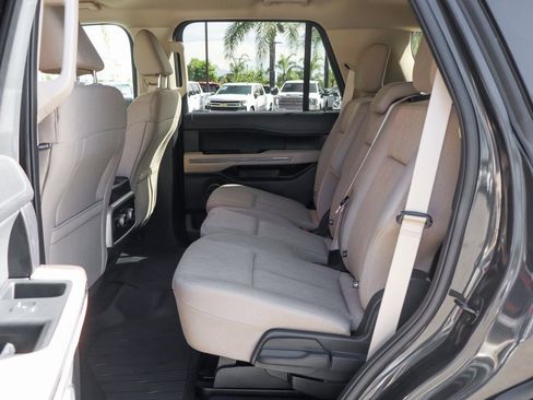 Used 2022 Ford Expedition XLT image 39