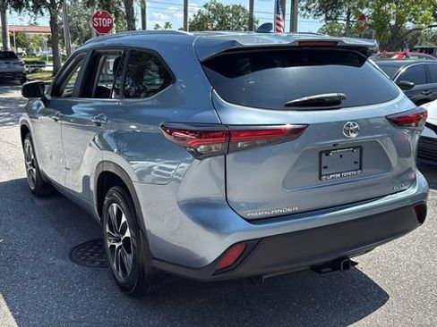 Used 2024 Toyota Highlander XLE AWD/4WD image 5