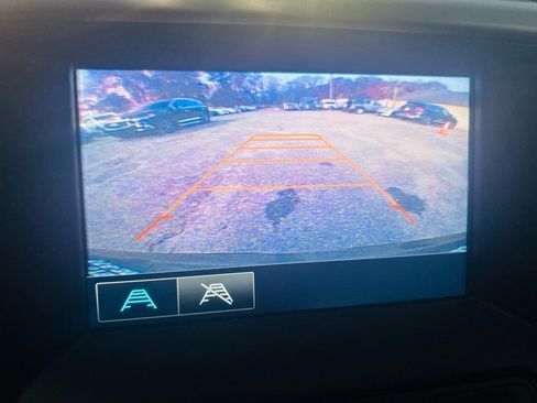 Used 2017 GMC Acadia SLE image 28
