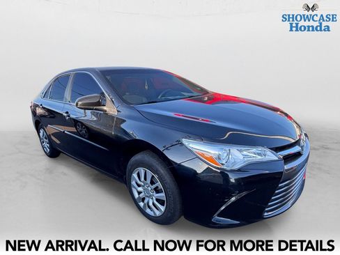 Used 2017 Toyota Camry FWD image 6