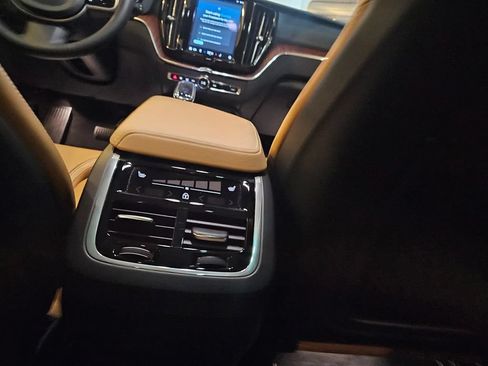 Certified 2023 Volvo XC60 B5 Ultimate w/ Climate Package AWD/4WD image 15