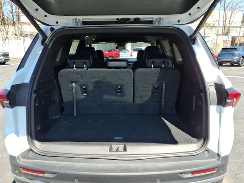 Used 2025 Buick Enclave Preferred AWD/4WD image 17