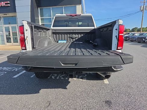 Certified 2025 Chevrolet Silverado 2500 ZR2 w/ Technology Package AWD/4WD image 6
