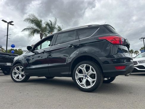 Used 2019 Ford Escape Titanium FWD image 3