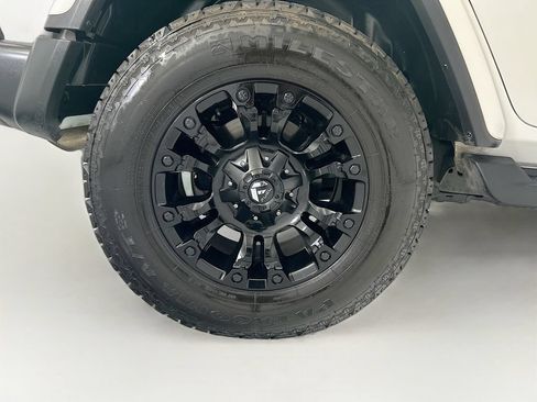 Used 2021 Jeep Wrangler Unlimited Sahara AWD/4WD image 32