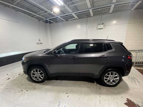 Used 2022 Jeep Compass Latitude AWD/4WD image 3