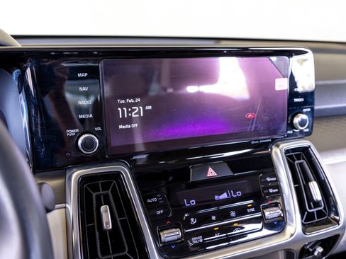 Used 2023 Kia Sorento SX Prestige w/ Panoramic Sunroof Package image 13