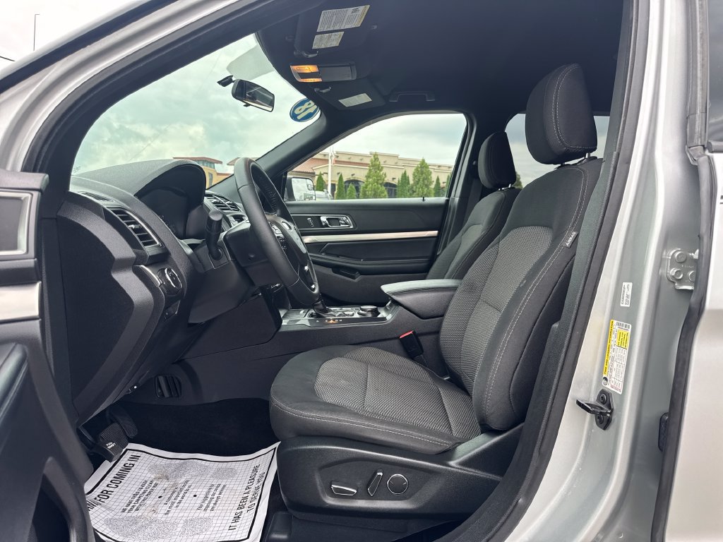 Used 2018 Ford Explorer XLT AWD/4WD image 32