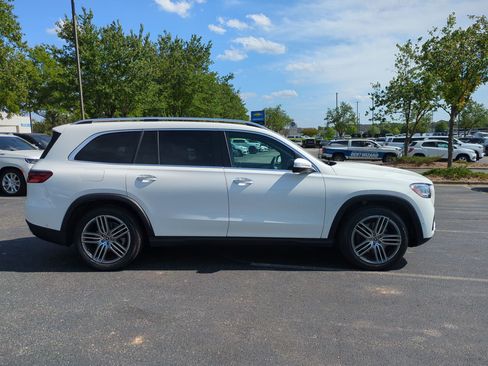 Used 2025 Mercedes-Benz GLS 450 4MATIC image 11