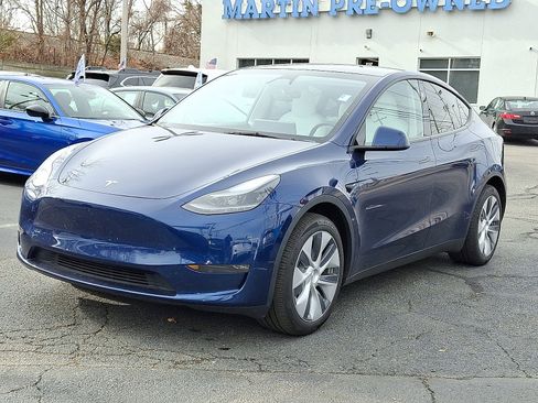Used 2023 Tesla Model Y Long Range image 2