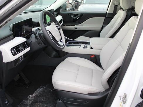 New 2026 Lincoln Aviator AWD image 12