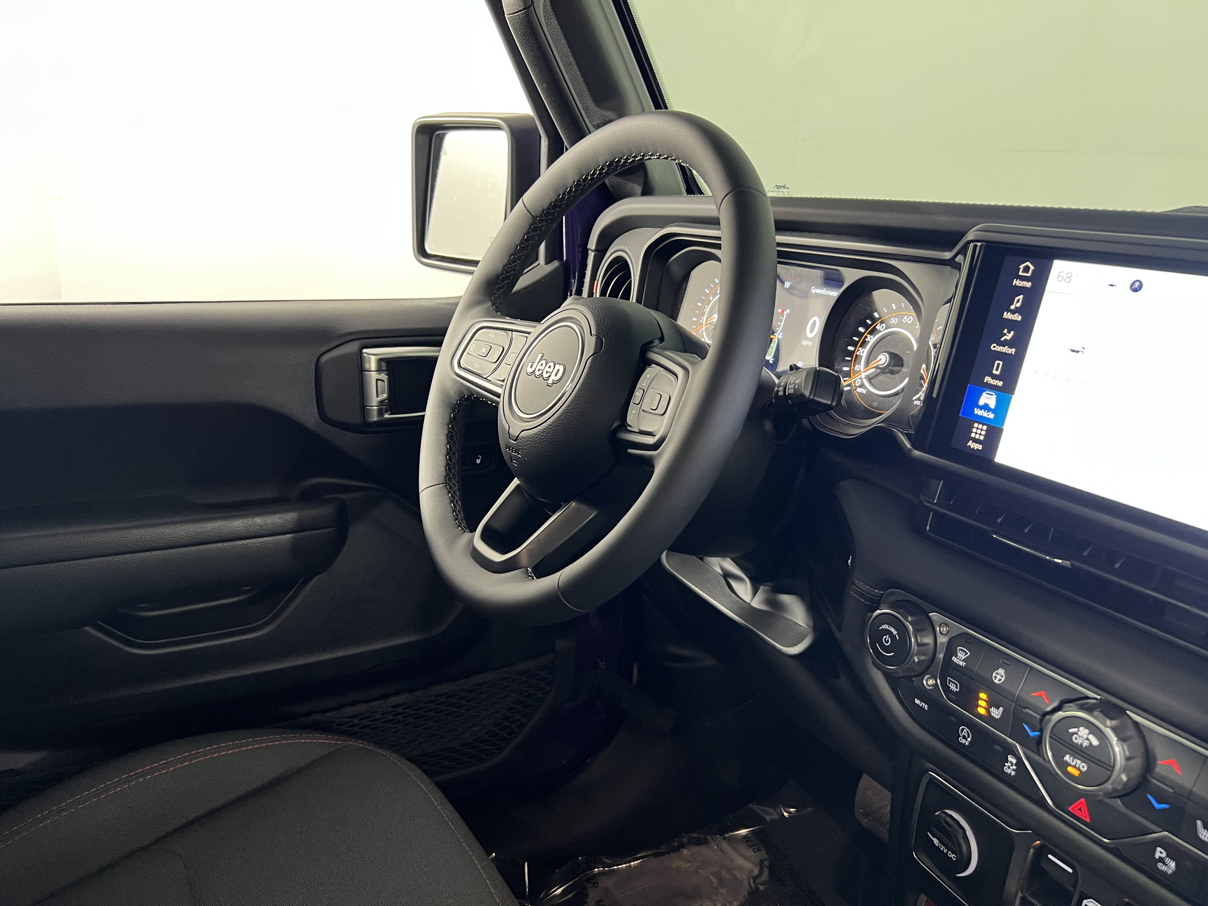 Used 2026 Jeep Wrangler Unlimited Rubicon w/ Safety Group AWD/4WD image 10