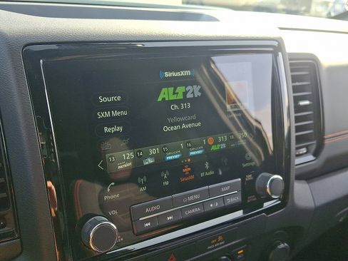 Used 2022 Nissan Frontier PRO-4X image 17