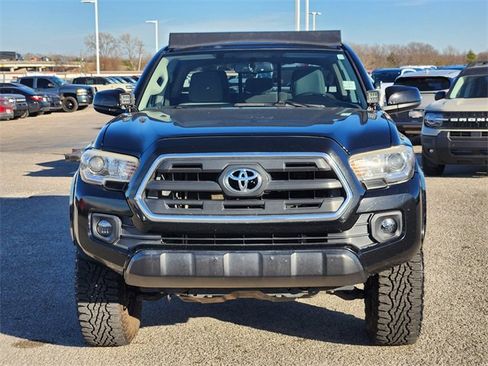 Used 2016 Toyota Tacoma SR5 image 2