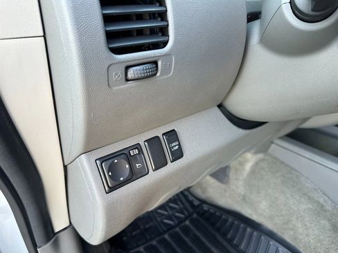 Used 2012 Nissan Frontier SV w/ SV Premium Utility Pkg image 18