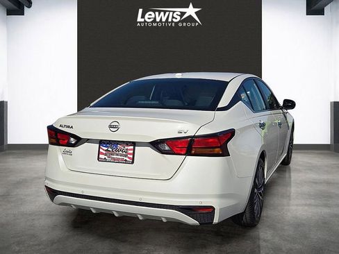 Used 2024 Nissan Altima 2.5 SV FWD image 4