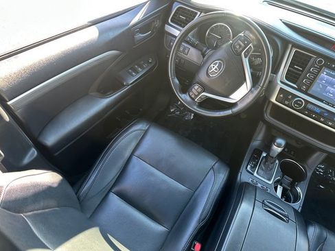 Used 2018 Toyota Highlander Limited Platinum image 18