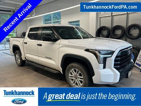 Used 2025 Toyota Tundra SR5 AWD/4WD image 1