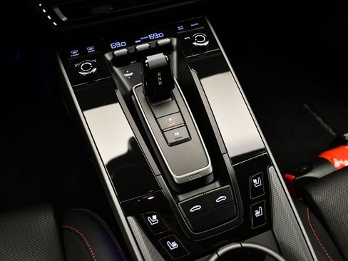 Used 2021 Porsche 911 Targa 4S Heritage Design image 32