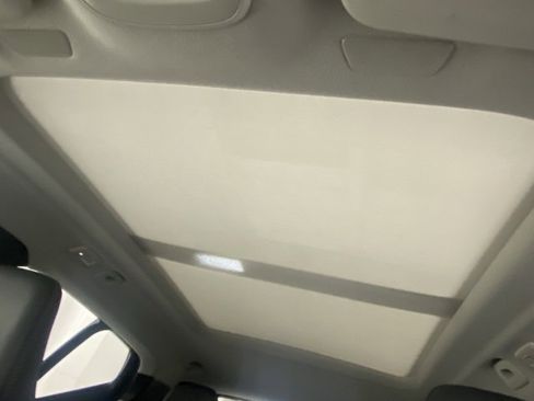 Used 2025 Volvo XC40 B5 Core image 28