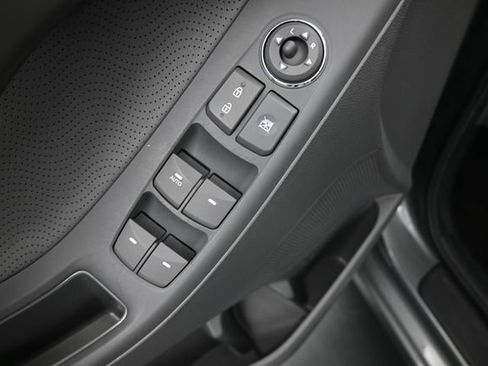 Used 2013 Hyundai Elantra Limited FWD image 13