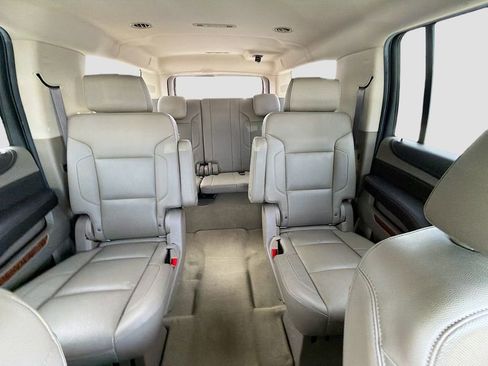 Used 2018 Chevrolet Suburban Premier AWD/4WD image 14