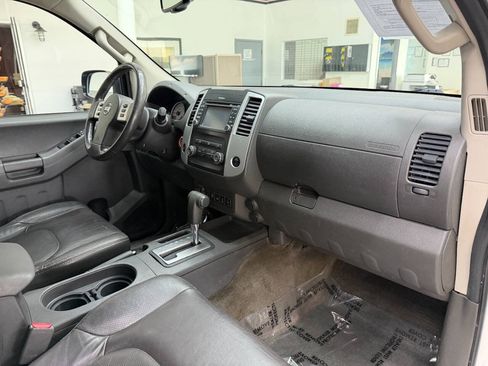 Used 2015 Nissan Xterra PRO-4X w/ Pro-4x Leather Package AWD/4WD image 18