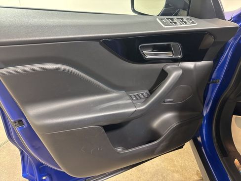 Used 2020 Jaguar F-PACE Premium image 17