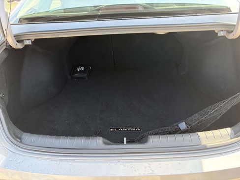 Certified 2025 Hyundai Elantra Limited FWD image 8