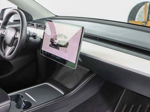 Used 2023 Tesla Model Y Long Range image 23