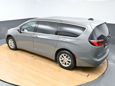Used 2025 Chrysler Pacifica Select FWD image 47