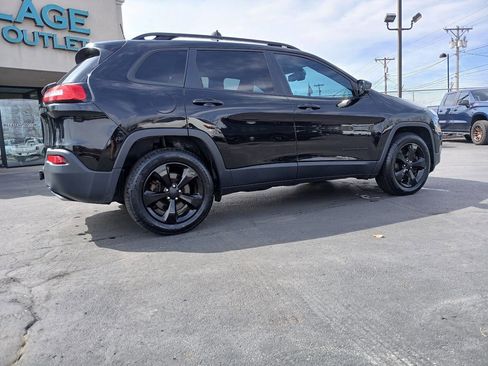 Used 2017 Jeep Cherokee High Altitude image 8