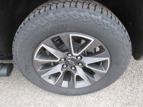 Used 2021 Chevrolet Tahoe Z71 w/ Z71 Signature Package AWD/4WD image 11