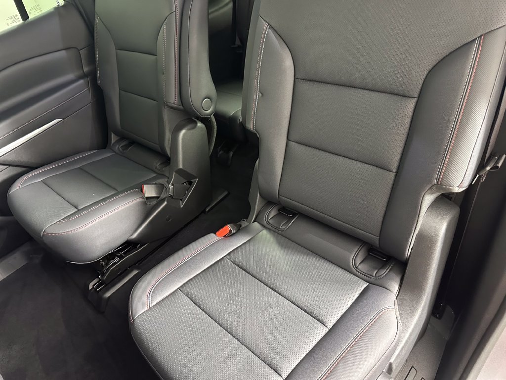 Used 2025 Chevrolet Traverse Z71 w/ LPO, Floor Liner Package AWD/4WD image 27