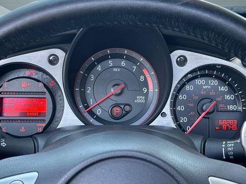 Used 2014 Nissan 370Z Roadster RWD image 21