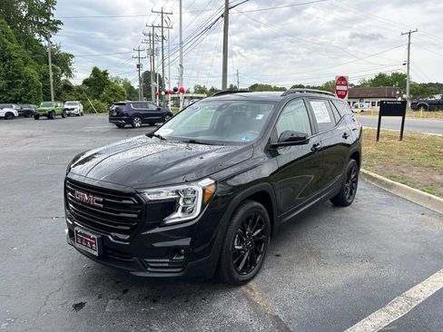 Used 2023 GMC Terrain SLT w/ Elevation Edition FWD image 7