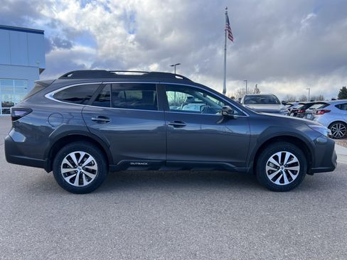 Used 2023 Subaru Outback Premium image 7