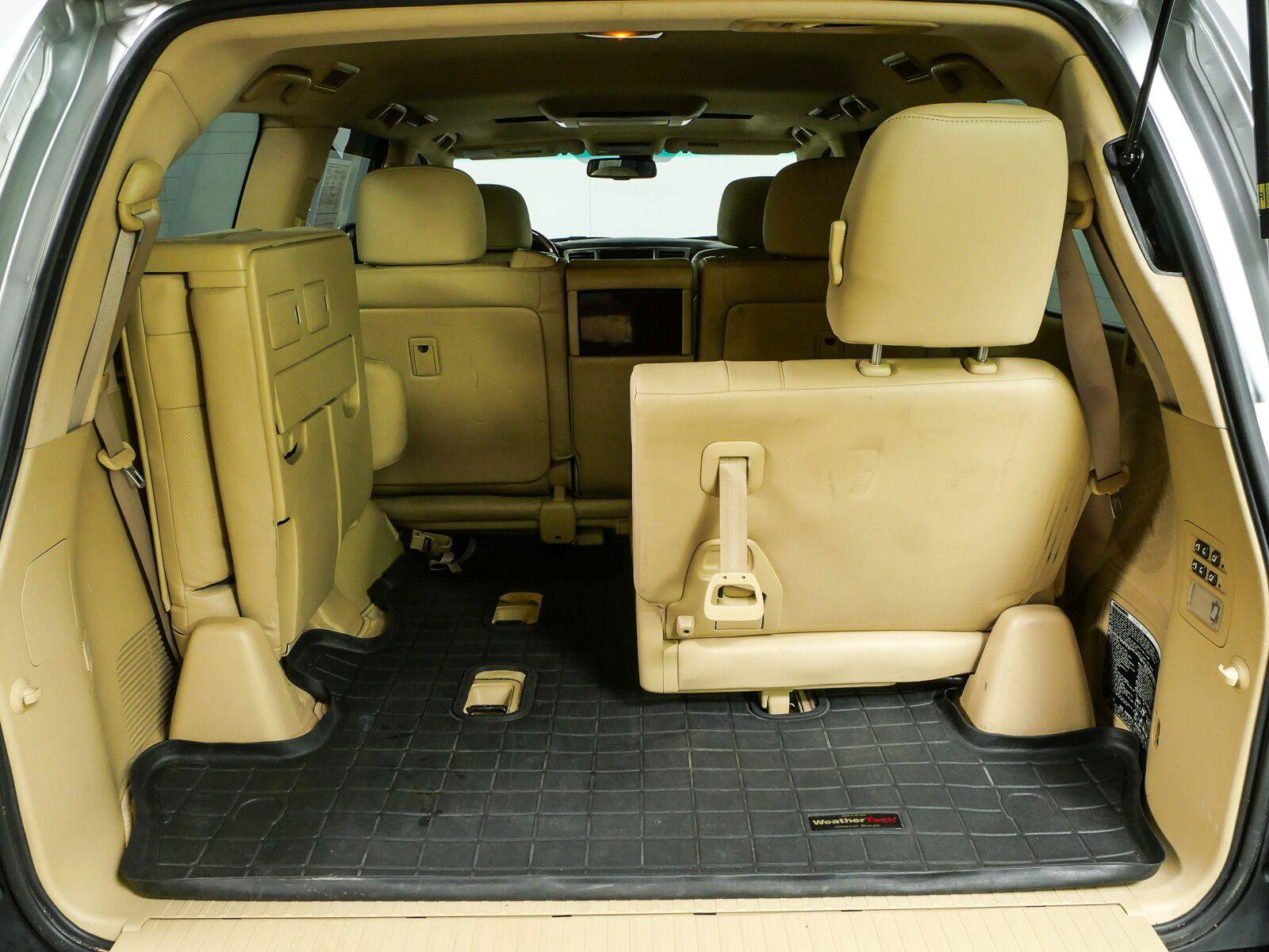 Used 2011 Lexus LX 570 4WD w/ Luxury Pkg image 35