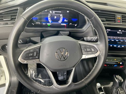 Used 2022 Volkswagen Tiguan SE image 11