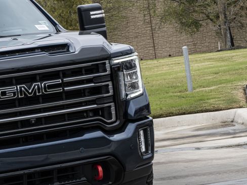 Used 2020 GMC Sierra 3500 AT4 w/ Technology Package image 7