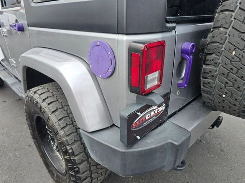 Used 2018 Jeep Wrangler Unlimited Sahara AWD/4WD image 26
