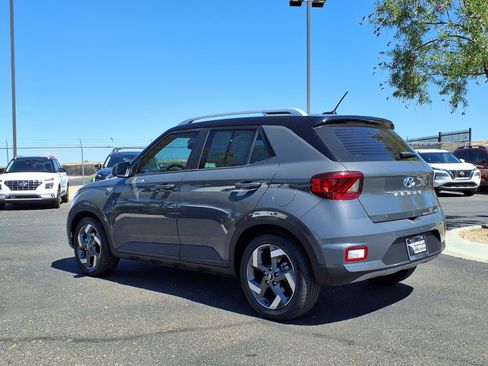 Certified 2023 Hyundai Venue Limited w/ Cargo Package FWD image 4