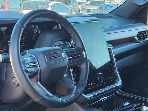 Used 2025 GMC Yukon XL Denali image 25