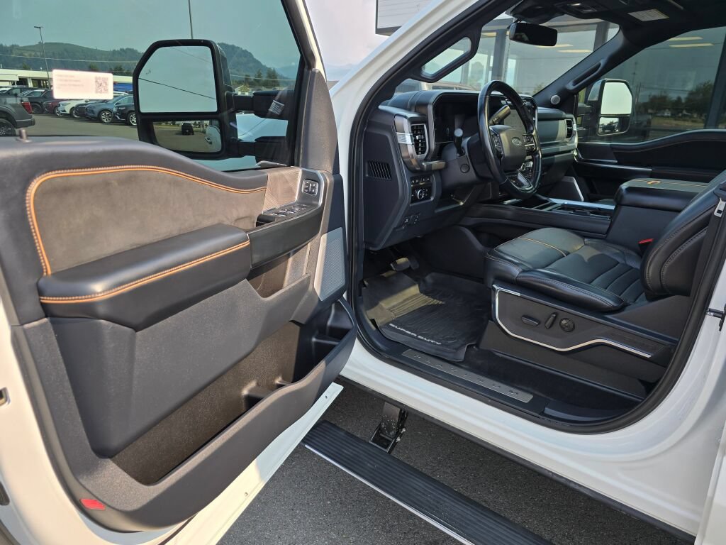 Used 2024 Ford F350 Platinum AWD/4WD image 16