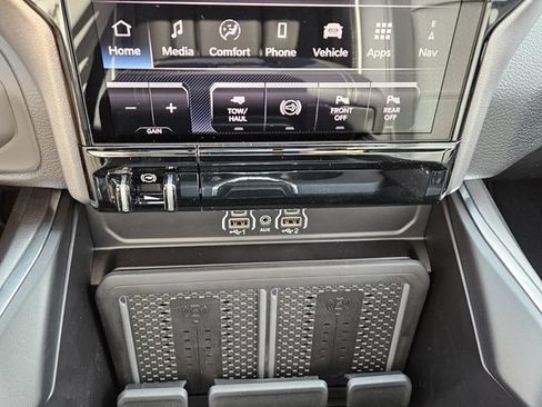 New 2025 RAM 2500 Laramie AWD/4WD image 21
