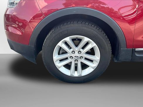 Used 2013 Ford Explorer XLT FWD image 3