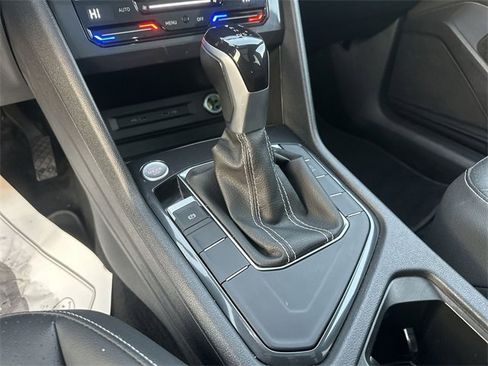 Used 2023 Volkswagen Tiguan SE image 16