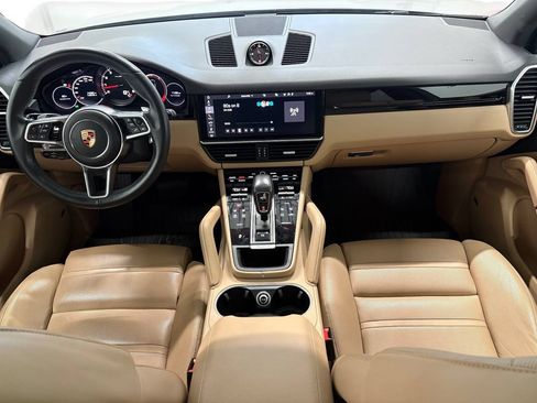Used 2019 Porsche Cayenne AWD/4WD image 17