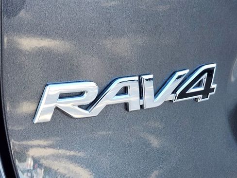 Used 2021 Toyota RAV4 XLE image 11